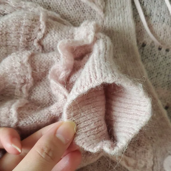 🌺 Pink Ruffled Women's Sweater - Picture 4 of 7